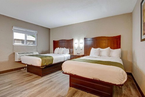 Quality Inn - image 20