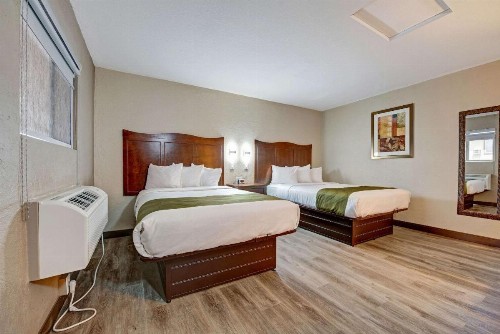 Quality Inn - image 21