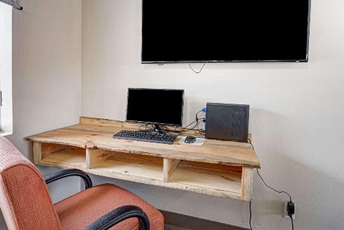 Quality Inn - image 35