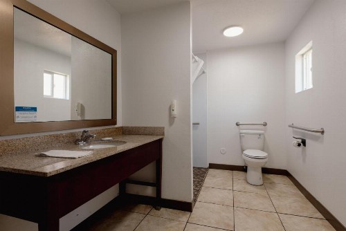 Quality Inn - image 36