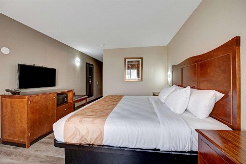 Quality Inn - image 4