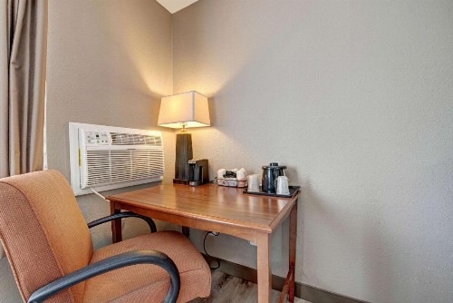 Quality Inn - image 47
