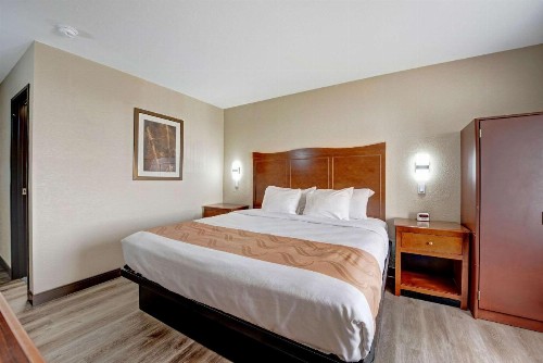 Quality Inn - image 5