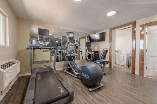 Quality Inn - image 7