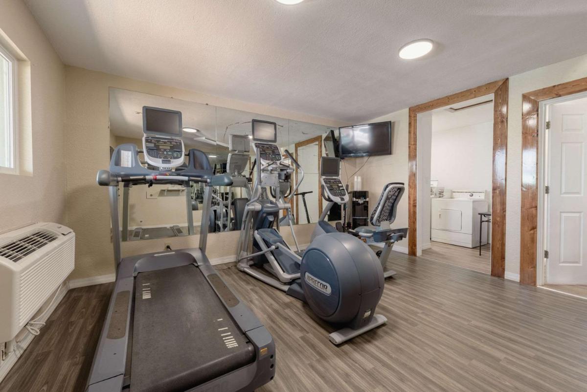 Quality Inn - image 7