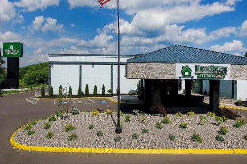 Ramada Hotel & Conference Center by Wyndham Cortland - image 17