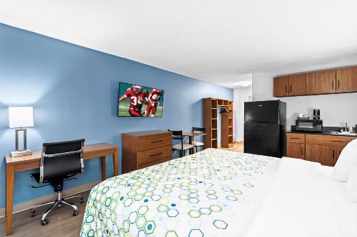 Ramada Hotel & Conference Center by Wyndham Cortland - image 2