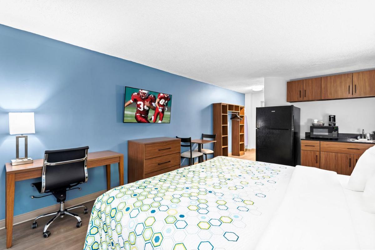 Ramada Hotel & Conference Center by Wyndham Cortland - image 2