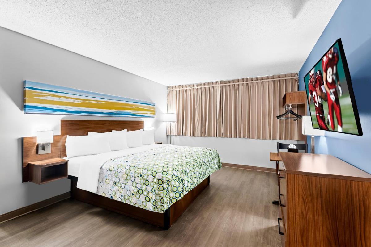 Ramada Hotel & Conference Center by Wyndham Cortland - image 3