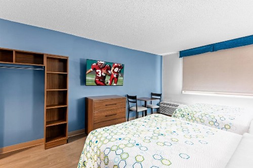 Ramada Hotel & Conference Center by Wyndham Cortland - image 6