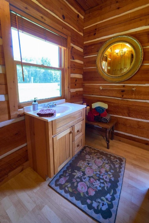 Creekwalk Inn Bed and Breakfast with Cabins - image 3