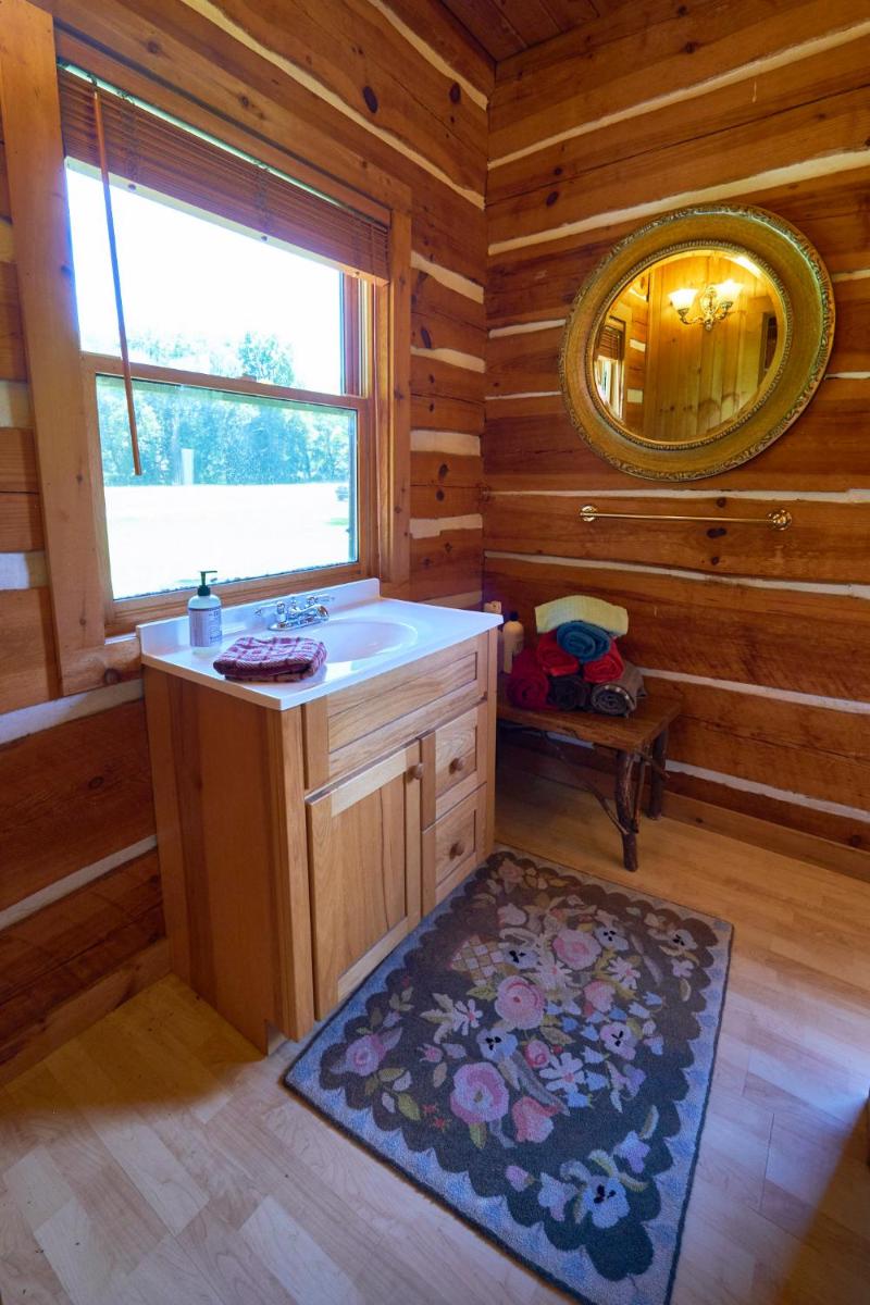 Creekwalk Inn Bed and Breakfast with Cabins - image 3