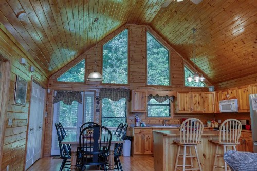 Moosetrax Cabin - image 11