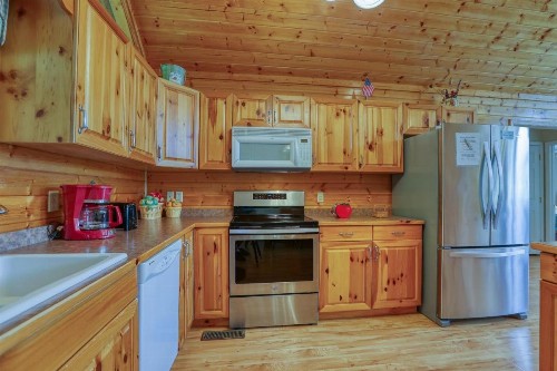 Moosetrax Cabin - image 25
