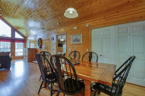 Moosetrax Cabin - image 5