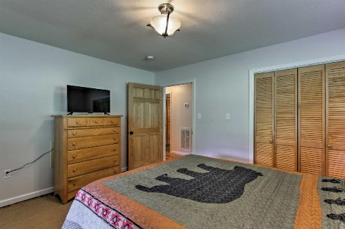 Cosby Cabin with 2 Porches Deck and Game Room! - image 12