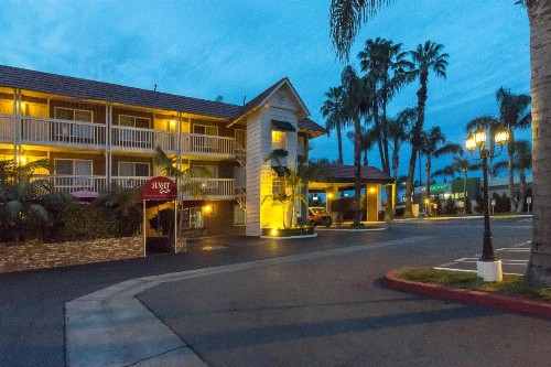 Ramada by Wyndham Costa Mesa/Newport Beach - image 24