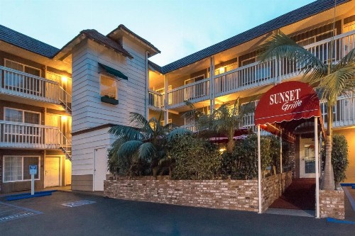 Ramada by Wyndham Costa Mesa/Newport Beach - image 25
