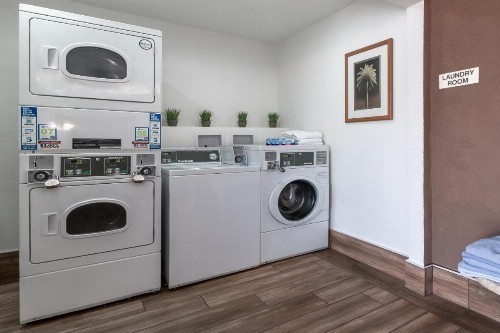 Ramada by Wyndham Costa Mesa/Newport Beach - image 35