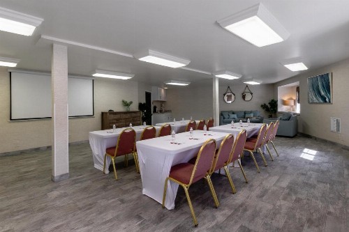 Ramada by Wyndham Costa Mesa/Newport Beach - image 36