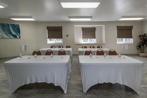 Ramada by Wyndham Costa Mesa/Newport Beach - image 37