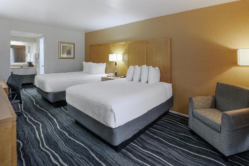 Ramada by Wyndham Costa Mesa/Newport Beach - image 42