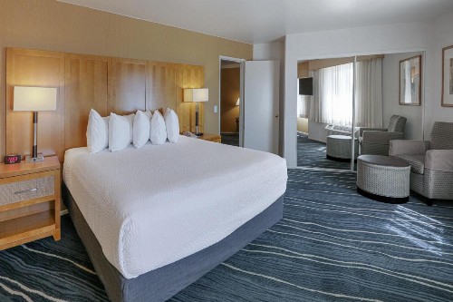 Ramada by Wyndham Costa Mesa/Newport Beach - image 46