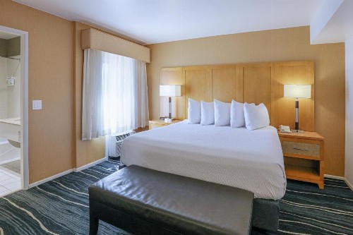 Ramada by Wyndham Costa Mesa/Newport Beach - image 49