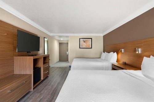 Best Western Plus Newport Mesa Inn - image 28
