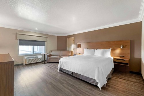 Best Western Plus Newport Mesa Inn - image 29