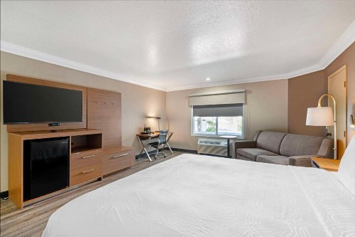 Best Western Plus Newport Mesa Inn - image 30