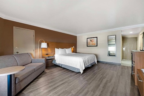 Best Western Plus Newport Mesa Inn - image 31
