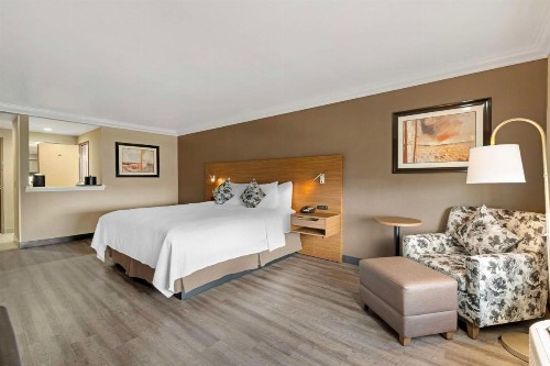 Best Western Plus Newport Mesa Inn - image 33