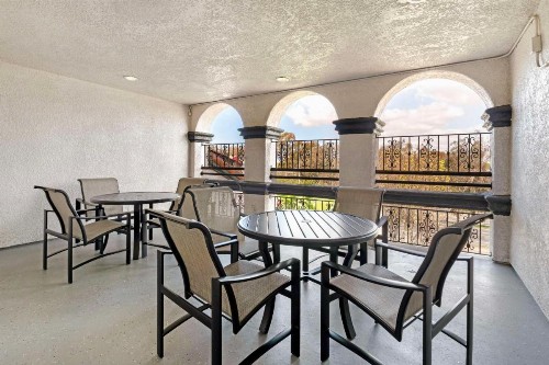 Best Western Plus Newport Mesa Inn - image 35