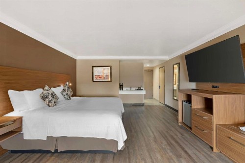 Best Western Plus Newport Mesa Inn - image 38
