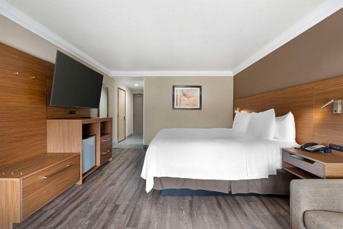 Best Western Plus Newport Mesa Inn - image 44