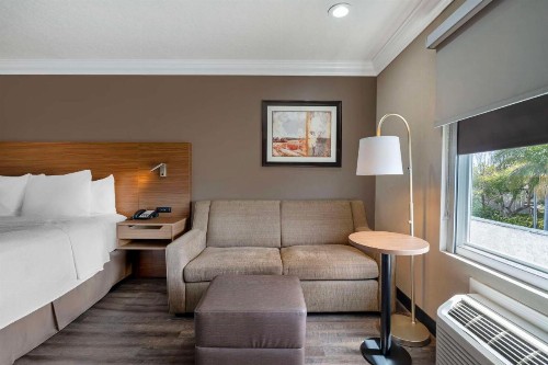 Best Western Plus Newport Mesa Inn - image 45