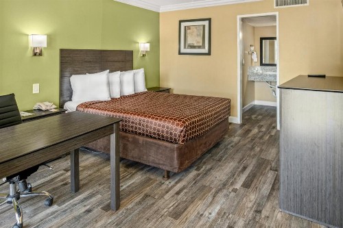 Vagabond Inn Costa Mesa - image 23