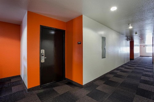 Motel 6-Costa Mesa CA - Newport Beach - image 9