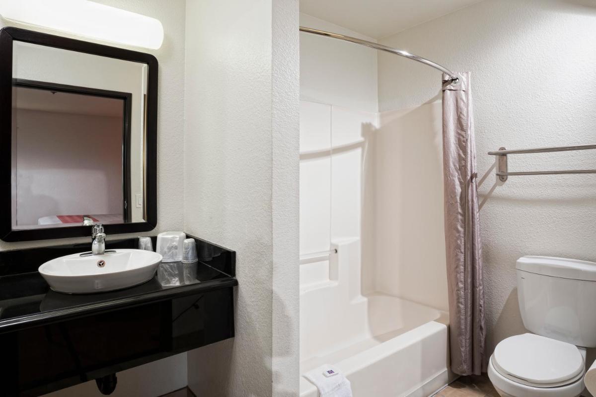 Motel 6-Costa Mesa CA - Newport Beach - image 7