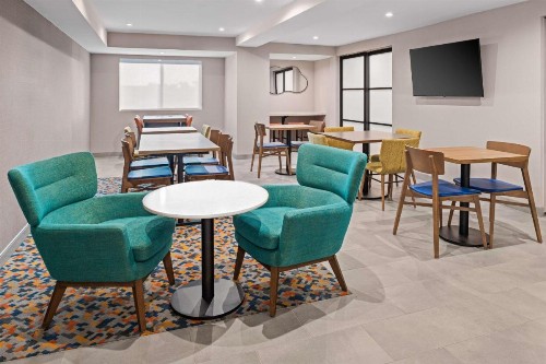 Holiday Inn Express Costa Mesa an IHG Hotel - image 12