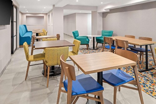 Holiday Inn Express Costa Mesa an IHG Hotel - image 18