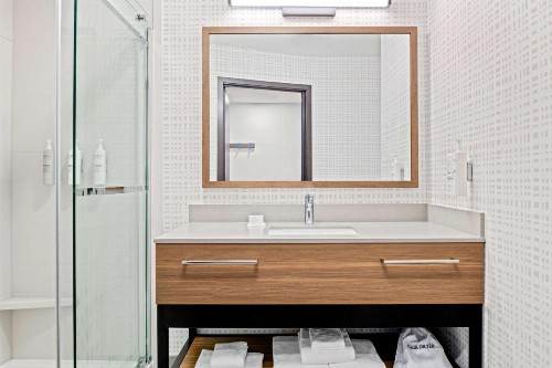Holiday Inn Express Costa Mesa an IHG Hotel - image 23