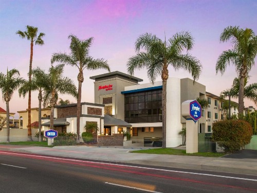 Holiday Inn Express Costa Mesa an IHG Hotel - image 3
