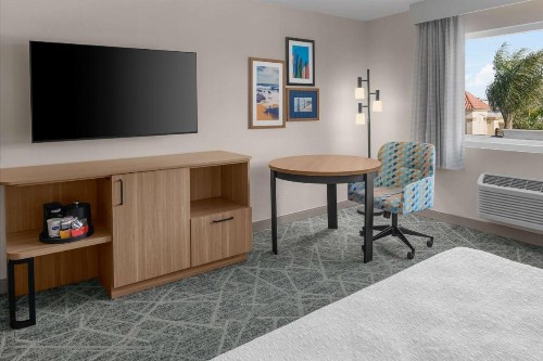 Holiday Inn Express Costa Mesa an IHG Hotel - image 30