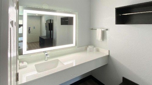 Motel 6-Costa Mesa CA - image 3