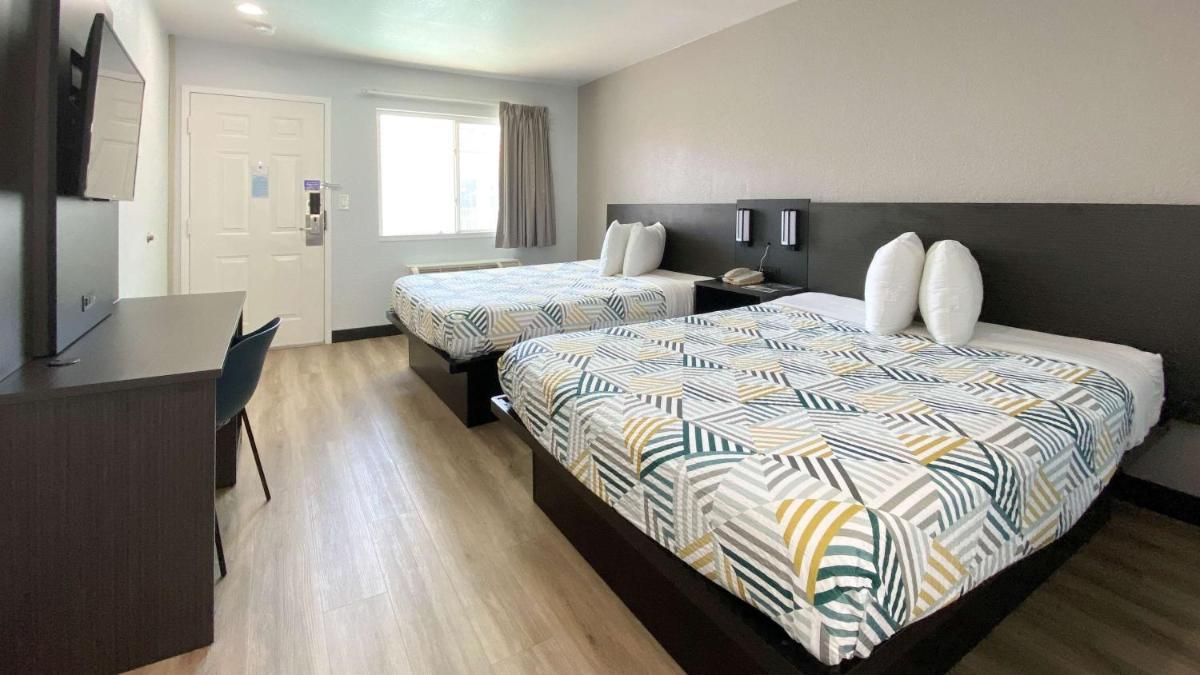 Motel 6-Costa Mesa CA - image 4