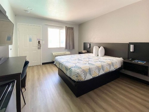 Motel 6-Costa Mesa CA - image 9