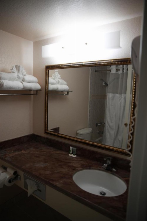 Cozy Inn - image 21