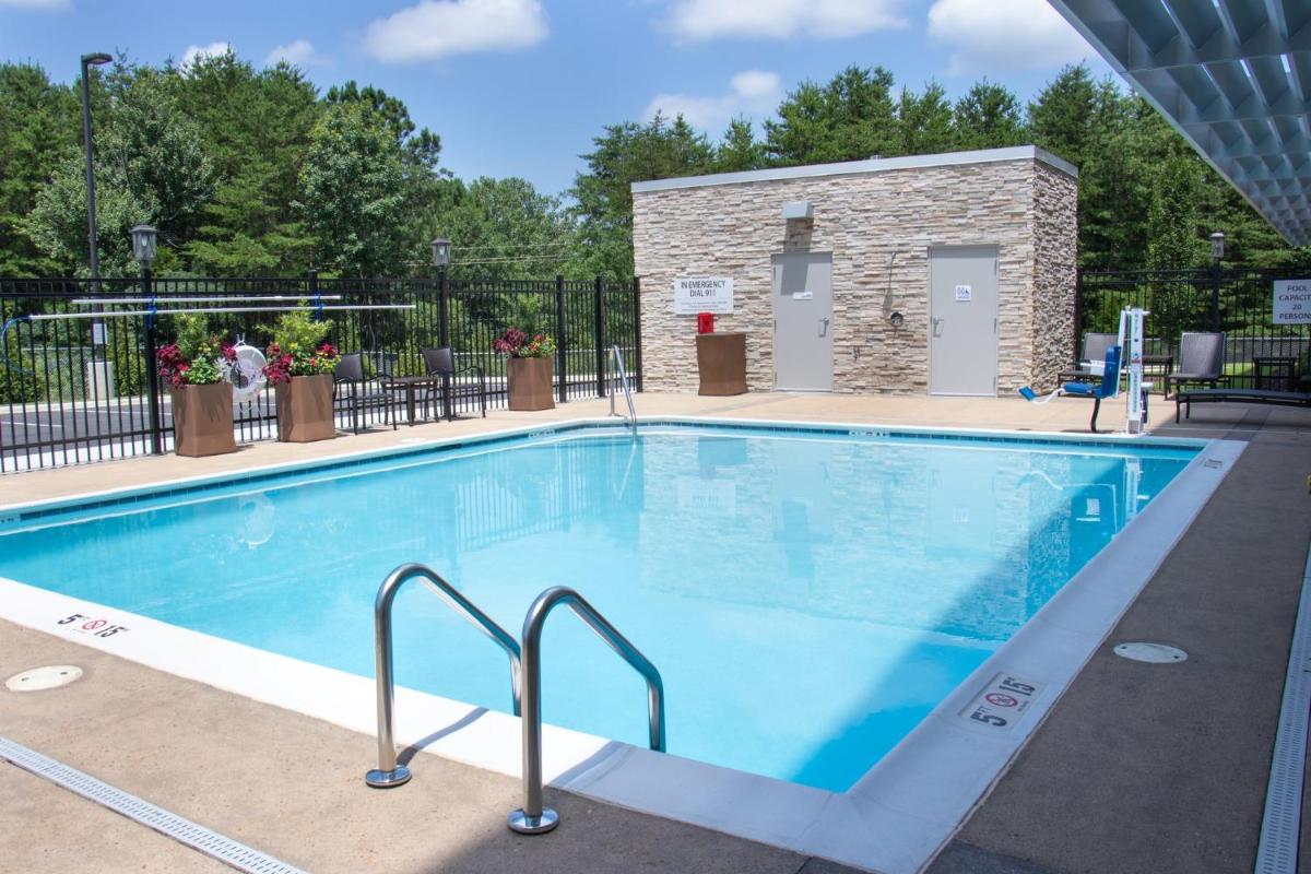 Holiday Inn Express and Suites Tuscaloosa East Cottondale - image 3